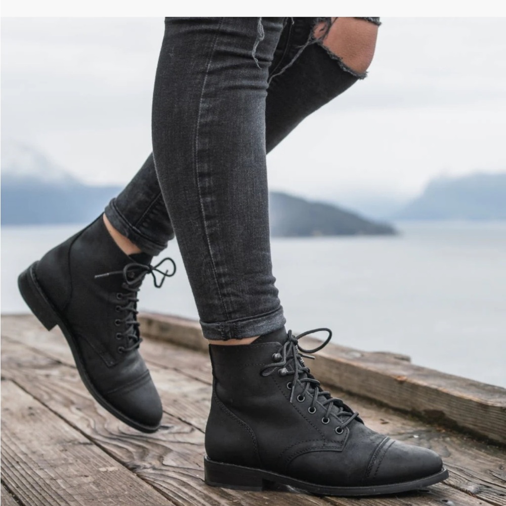 Like New Thursday Boot Company Women’s “The Captain” Black Matte Boots